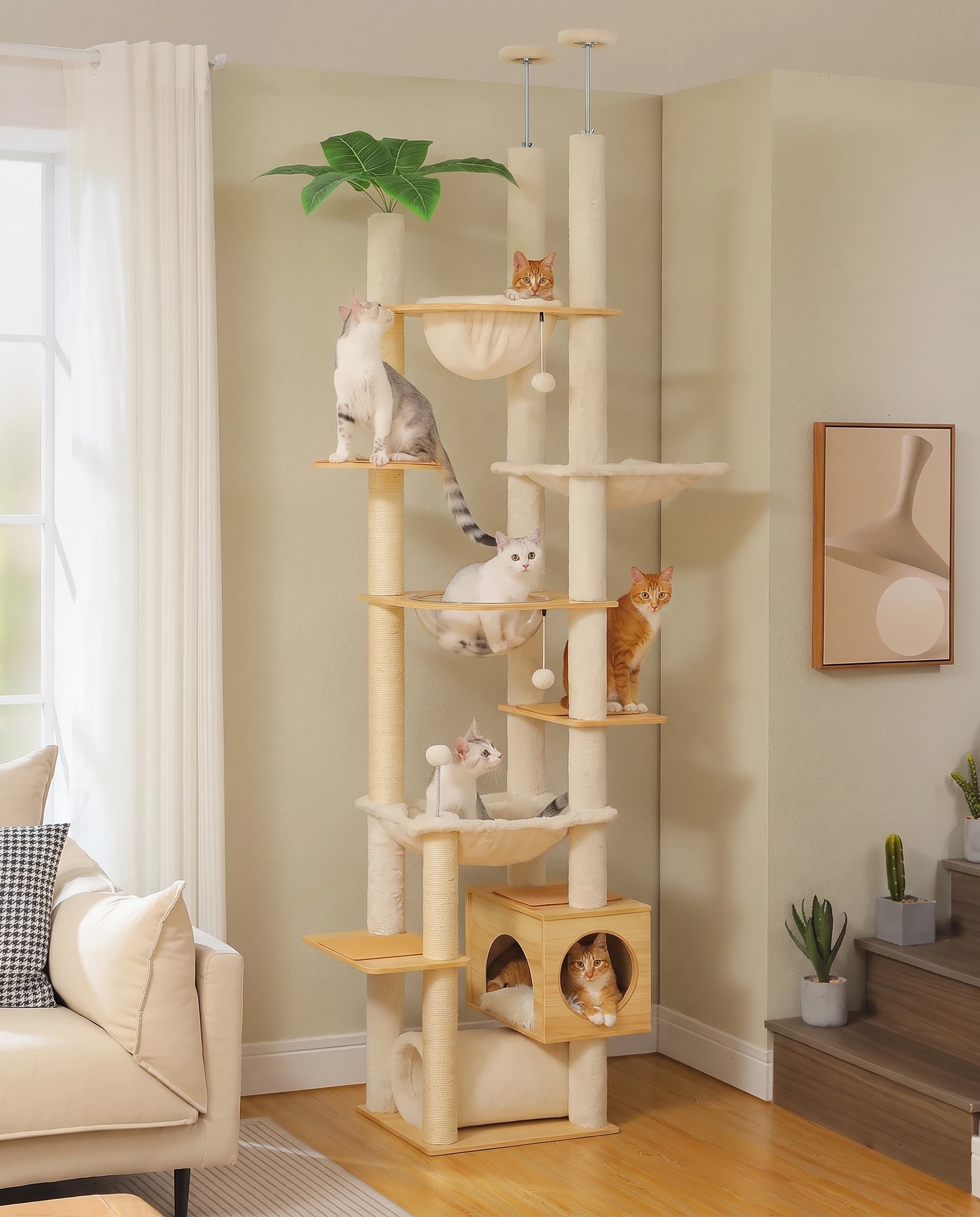 Deckenhoher verstellbarer Kratzbaum aus Holz mit Sisalstämmen & Hängematte