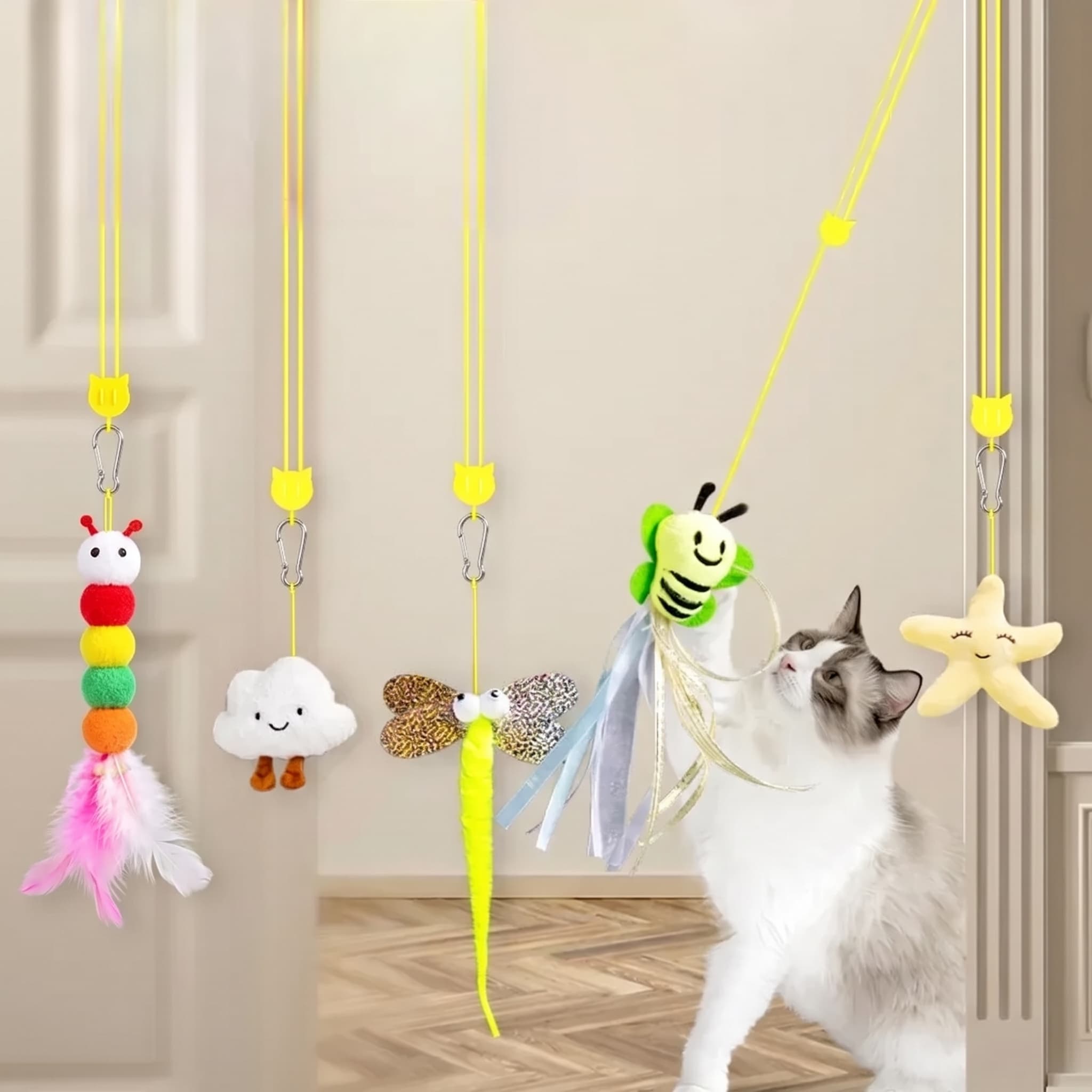 Elastisches Tür-Hängespielzeug für Katzen mit Glöckchen & Anhängern